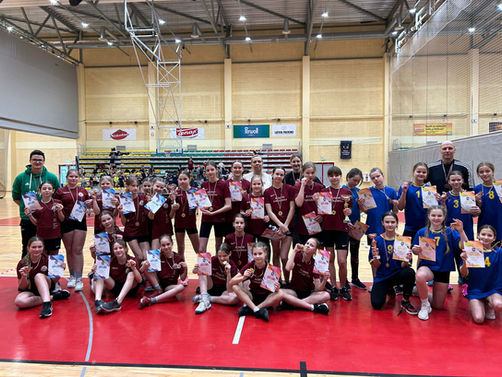 Zemgales reģiona skolēnu sporta spēles “Tautas bumbā” jaunākās grupas skolēniem