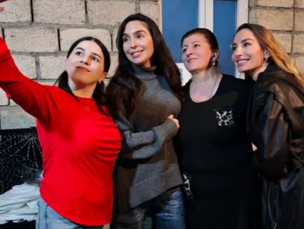 Arzu Əliyeva və Leyla Əliyeva Qəbələdə sakinlərlə görüşdülər
