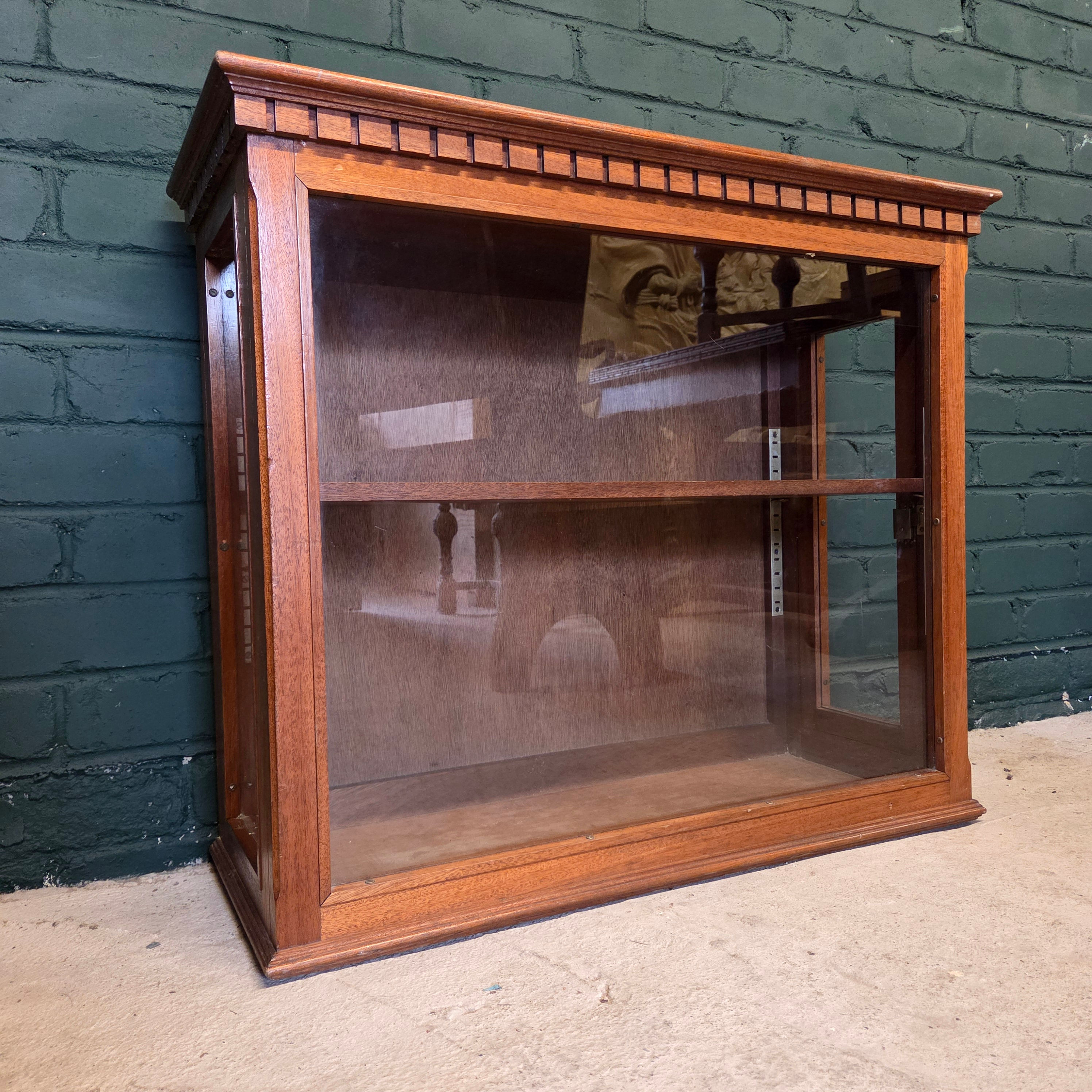Display Cabinet 