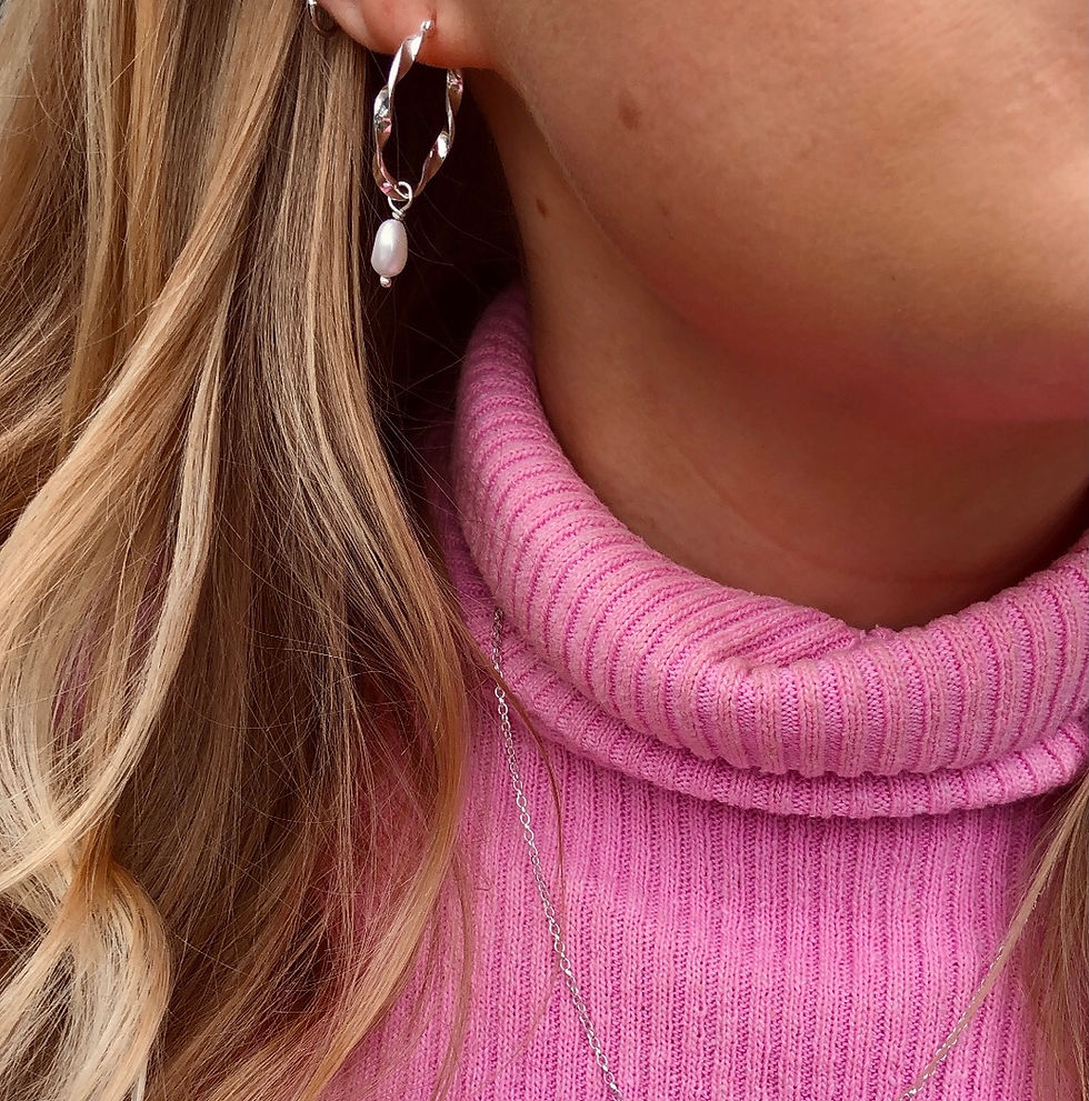 Thumbnail: Grand Twist Hoops
