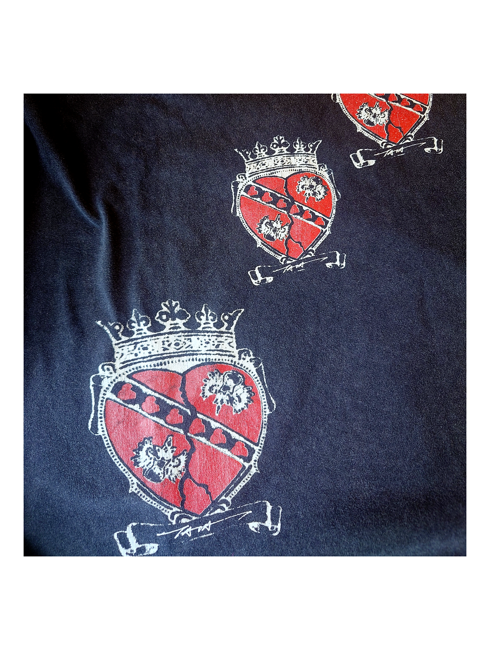 サムネイル： TALKING ABOUT THE ABSTRACTION/heart crown tee
