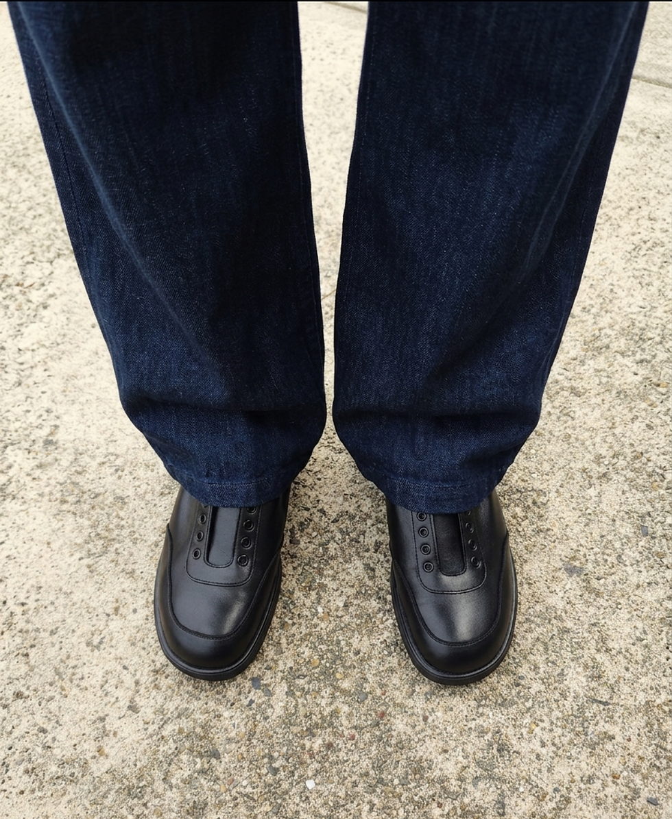 サムネイル： foot the coacher（フットザコーチャー）上質な本革を使用したミニマルなミニマリズムを体現するレースレスレザースニーカー
