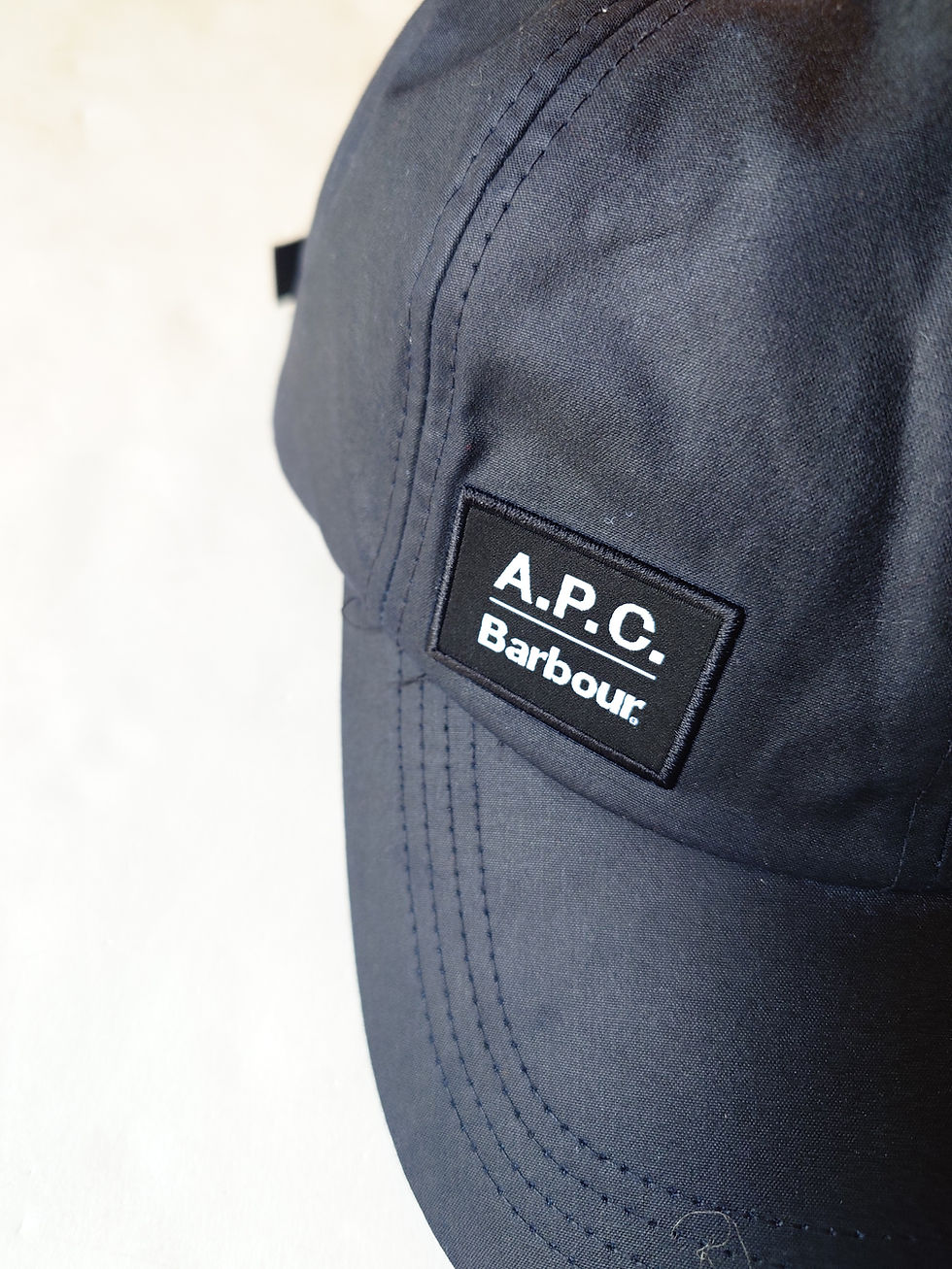 縮圖：APC Barbour コラボキャップ フロントWネーム刺繍デザインディテール