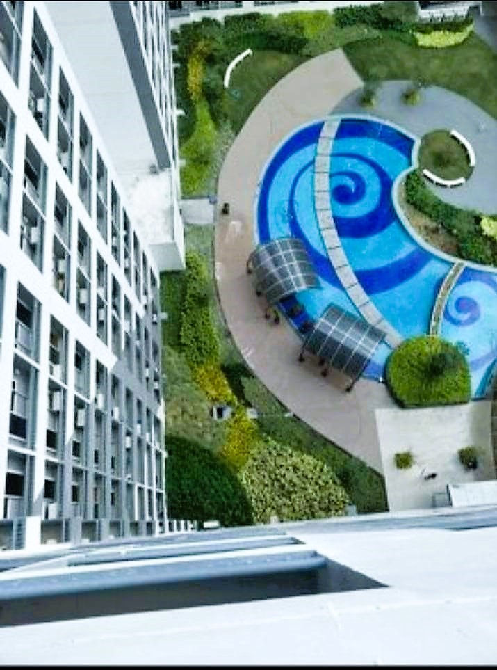 縮圖：swimming pool