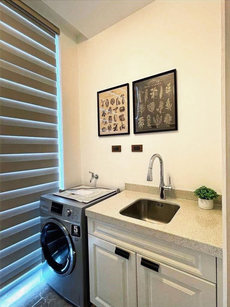 Thumbnail: 4-Storey Townhouse with 4 Bedroom and 4 T&B for Sale