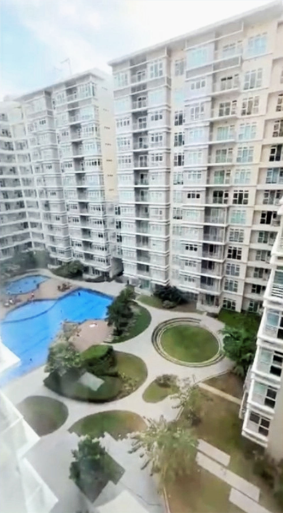 縮圖：swimming pool view