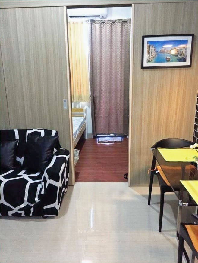 Thumbnail: Staycation @ Shore 2 Residences - 1 Bedroom Unit with Balcony for Rent (Black)