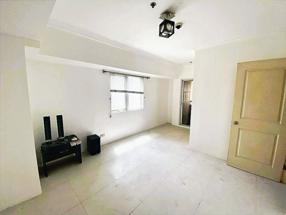 Thumbnail: South of Market (SOMA) - 2 Bedroom Unit with Maid's Room and Balcony for Sale