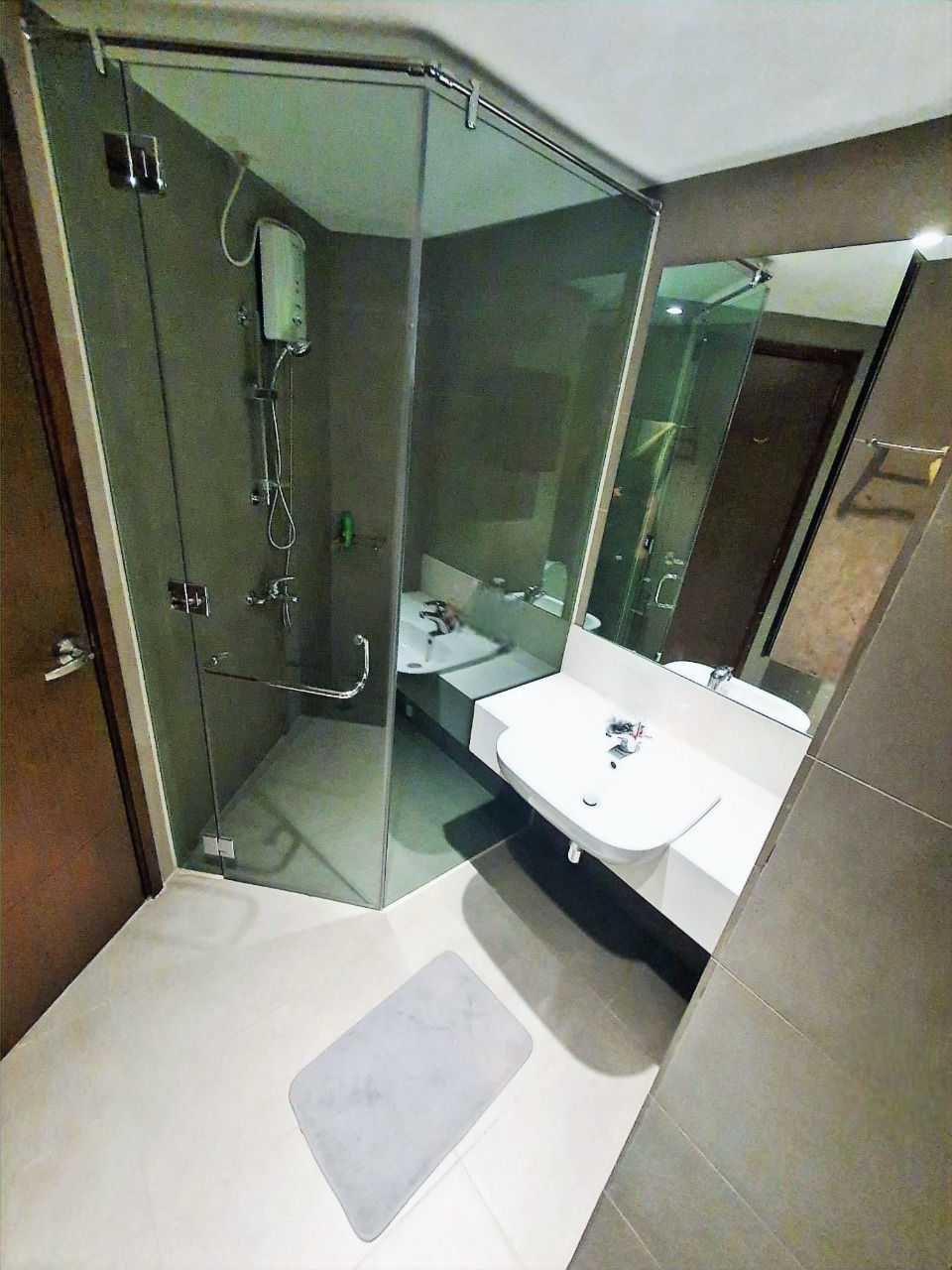 Thumbnail: Novotel Suites Manila at Acqua - 2 Bedroom Unit for Sale