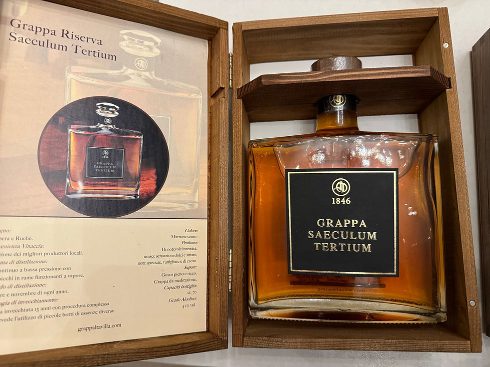 Thumbnail: Grappa Riserva Saeculum Tertium dans sa caisse bois 