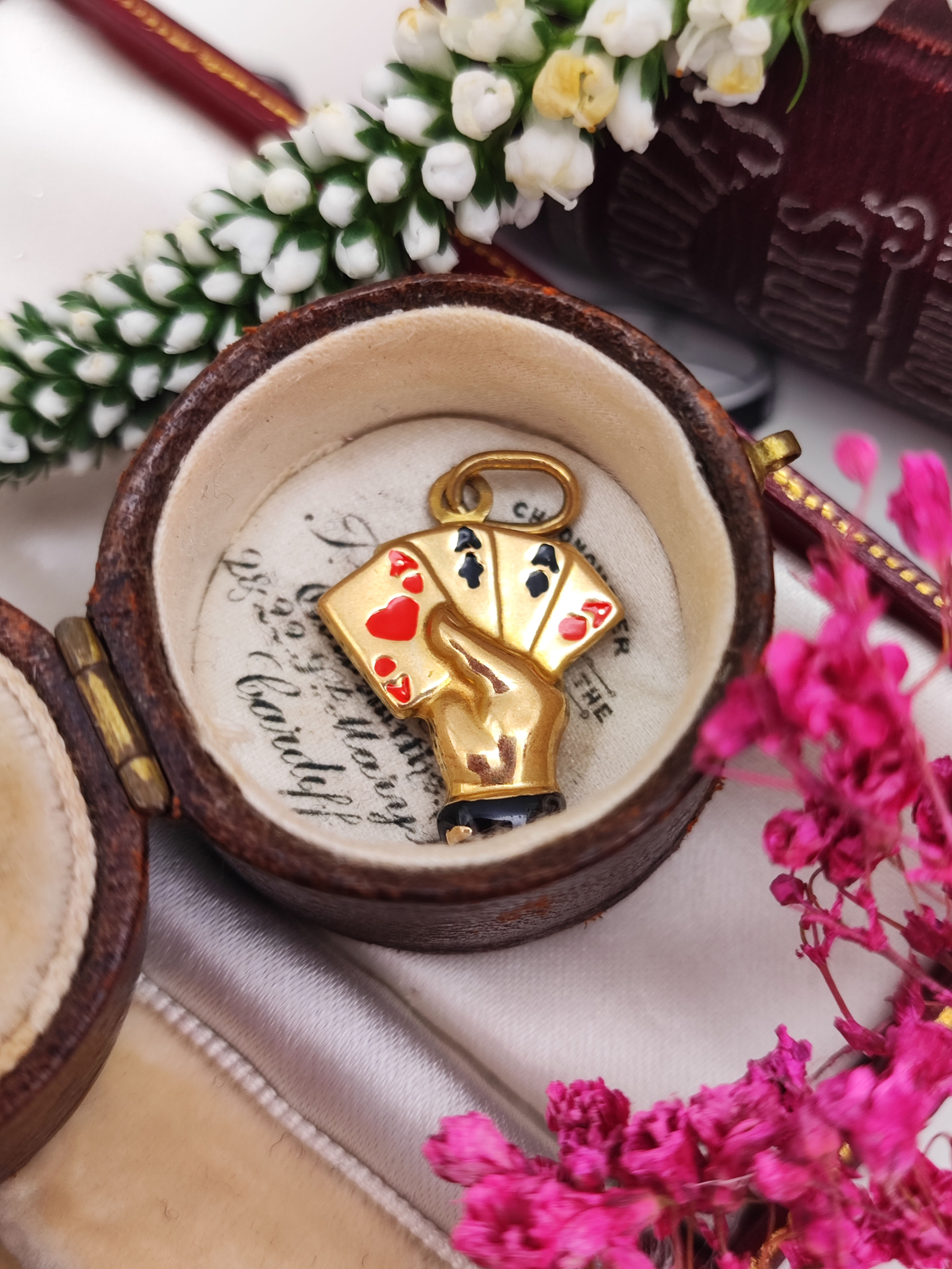 Italian 9ct poker players enamel hand charm