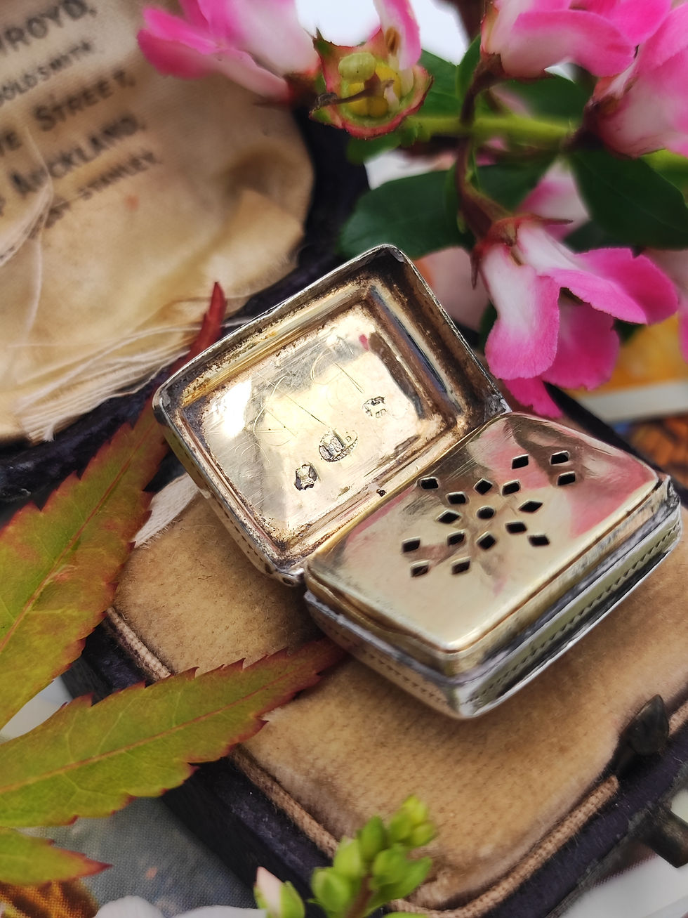 Thumbnail: Victorian solid silver vinaigrette 
