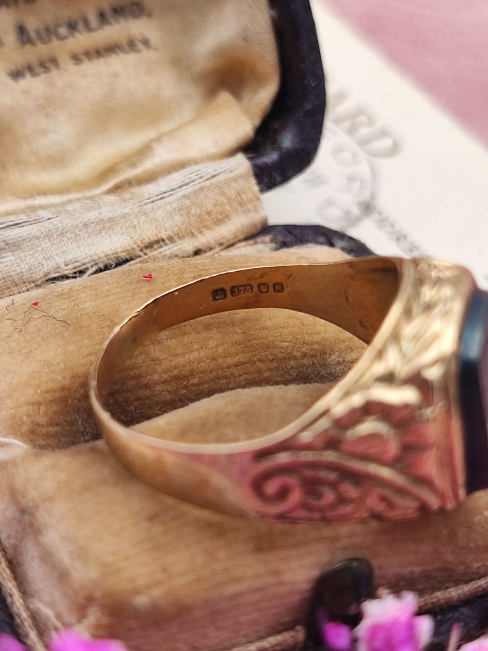 Thumbnail: Vintage 9ct gold hematite soldier signet 
