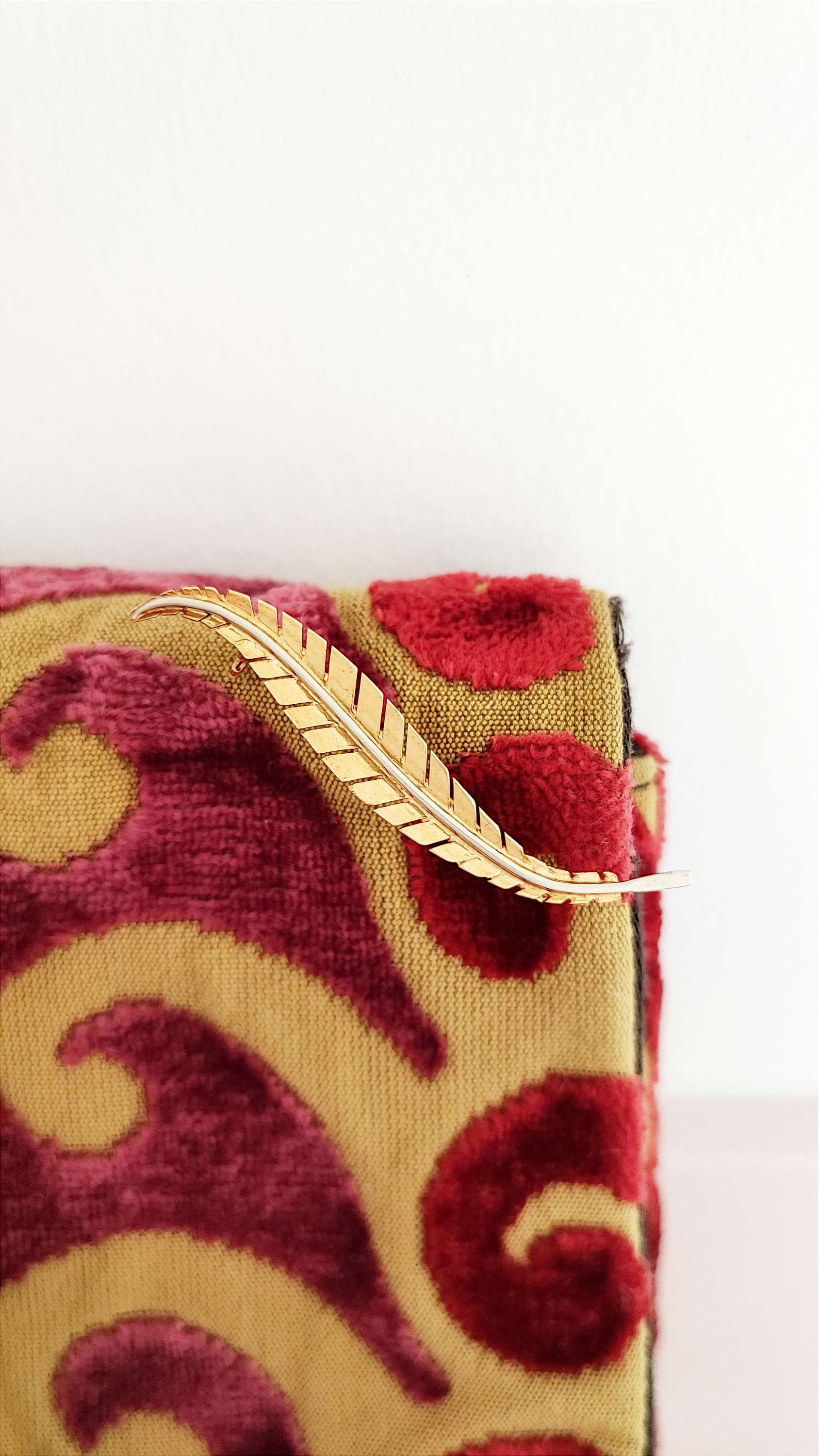 Italian 18ct feather brooch 