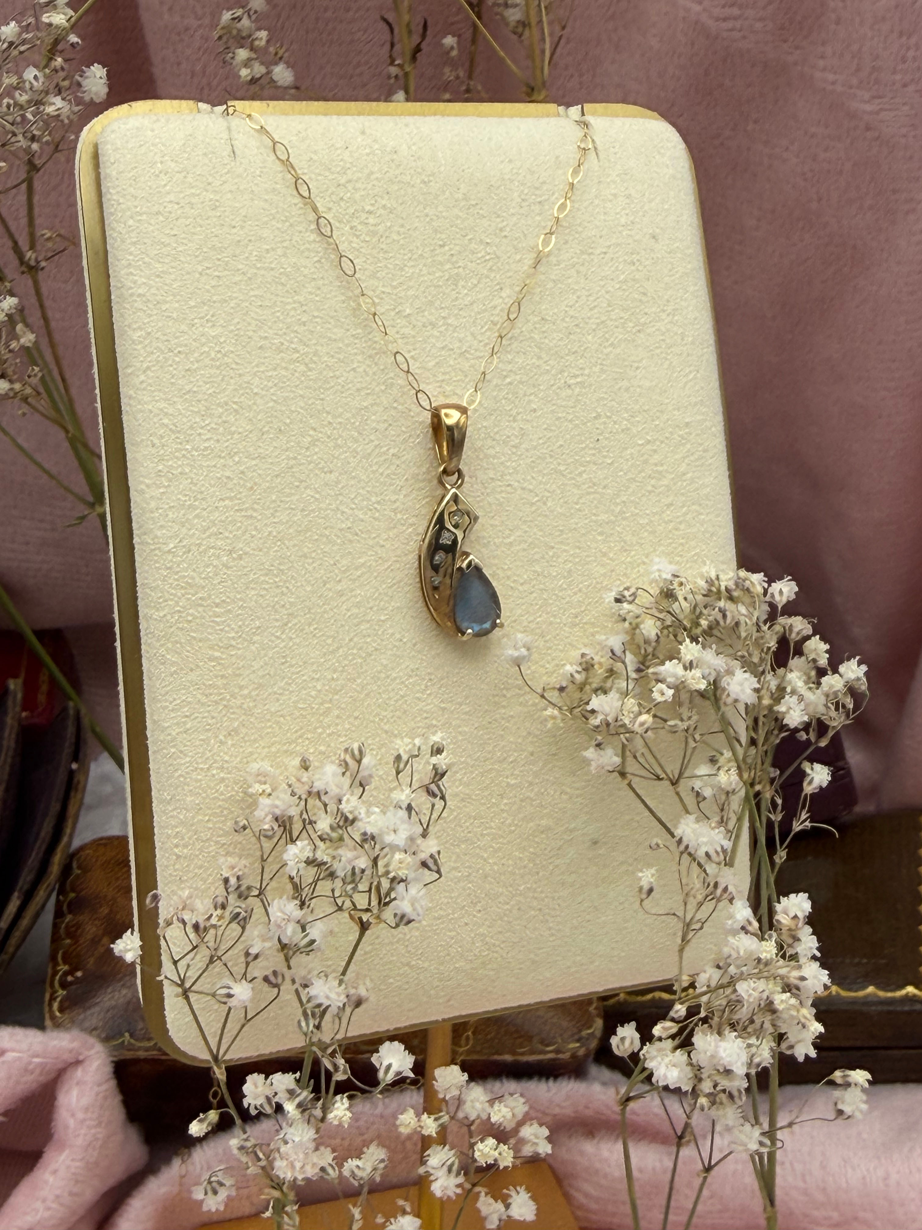 9ct gold diamond & labradorite necklace 