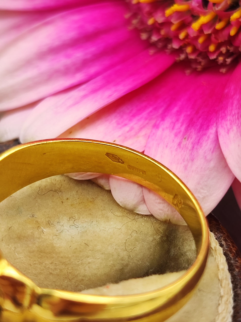 Thumbnail: 18ct gold green & white paste ring 