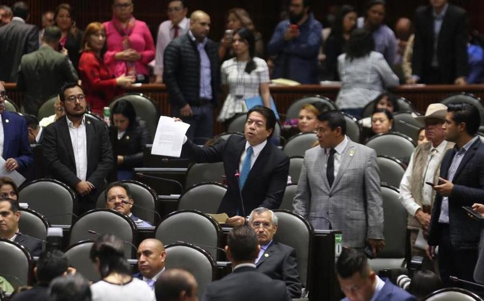 Gobernistas votan la reelección de diputados y senadores en México aprovechando la crisis sanitária