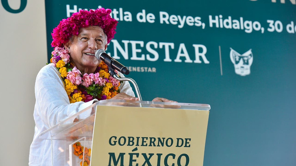 El presidente López Obrador presentando los programas de El Bienestar