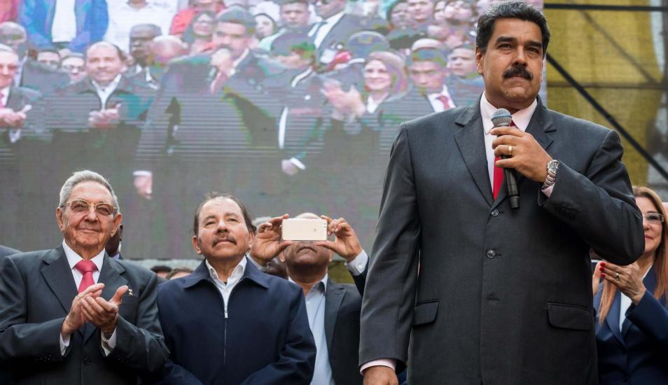 Castro, Ortega y Maduro en una reunión del ALBA en 2018