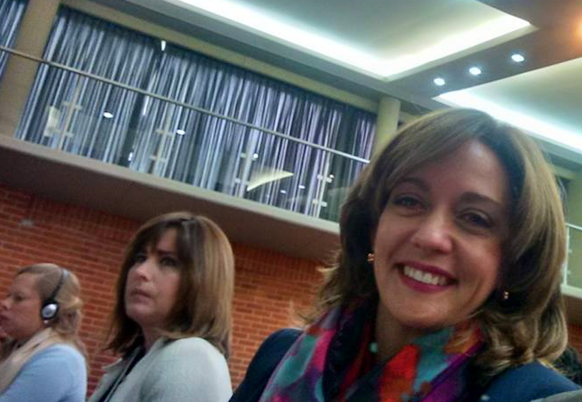 Sonia Maria Crespo, presidente de la fundación ecuatoriana Familia y Futuro (a la izquierda).
