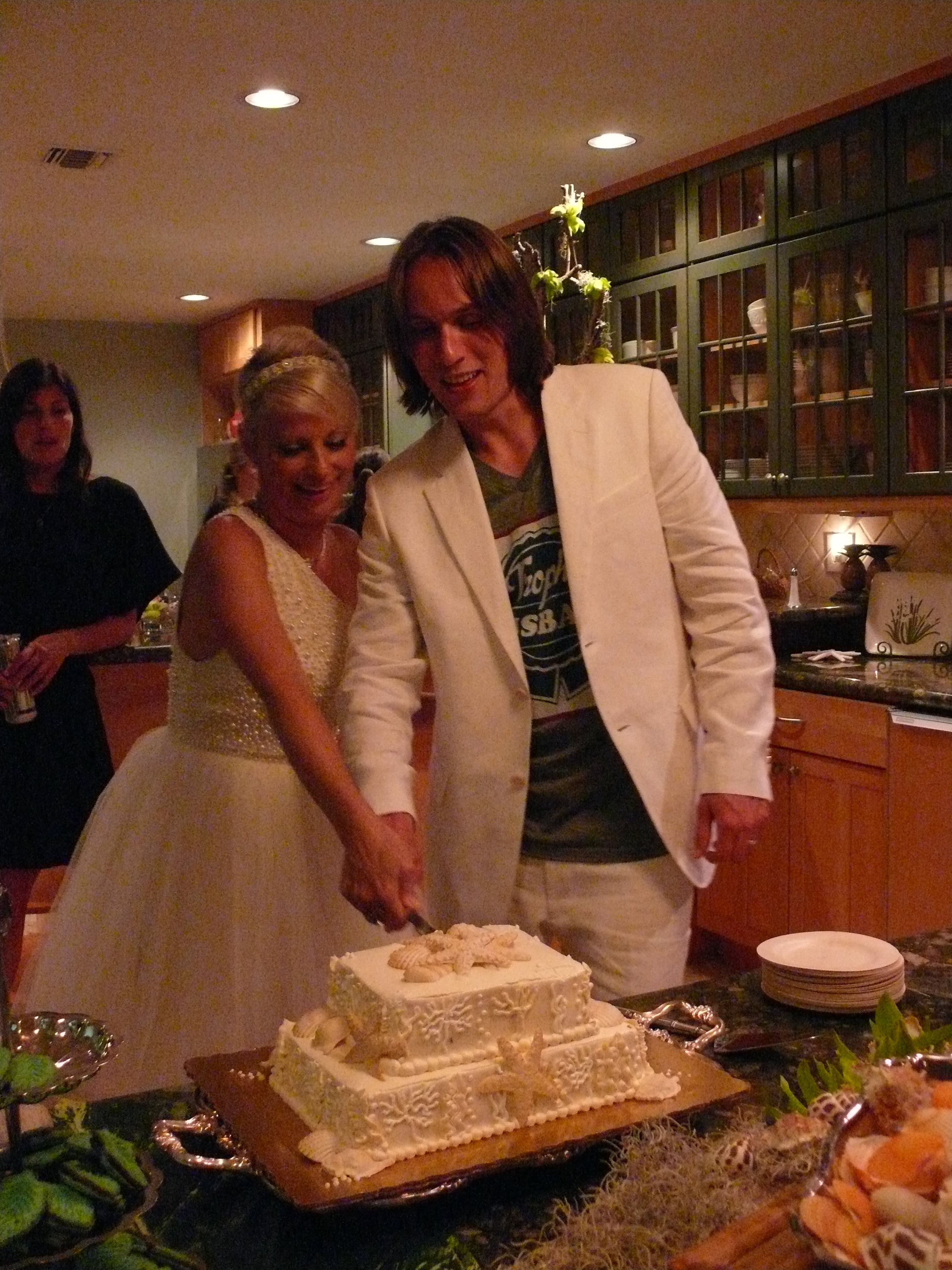 "Twister in the Tropics" Wedding