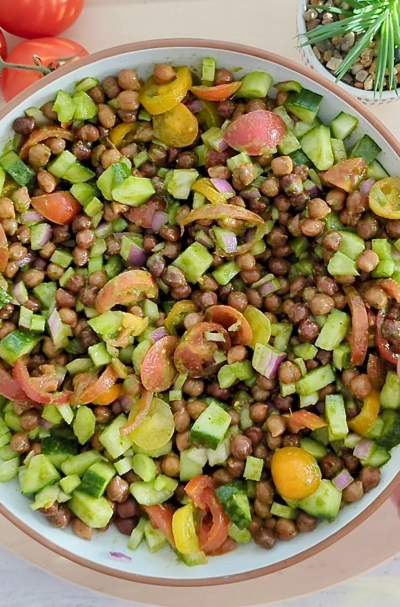    Black Gram (KALA CHANA) salad with green dressing