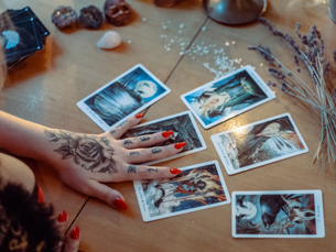 HOW TO BECOME AN EXCELLENT TAROT READER