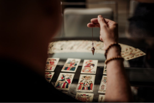 How to Read Tarot Cards For Yourself Accurately
