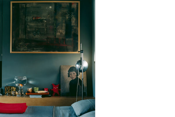 A photograph of the oak shelving beside the bed, at the Saffron Hill Apartment, featuring dark grey walls, designed by Studio Felicity Bell.