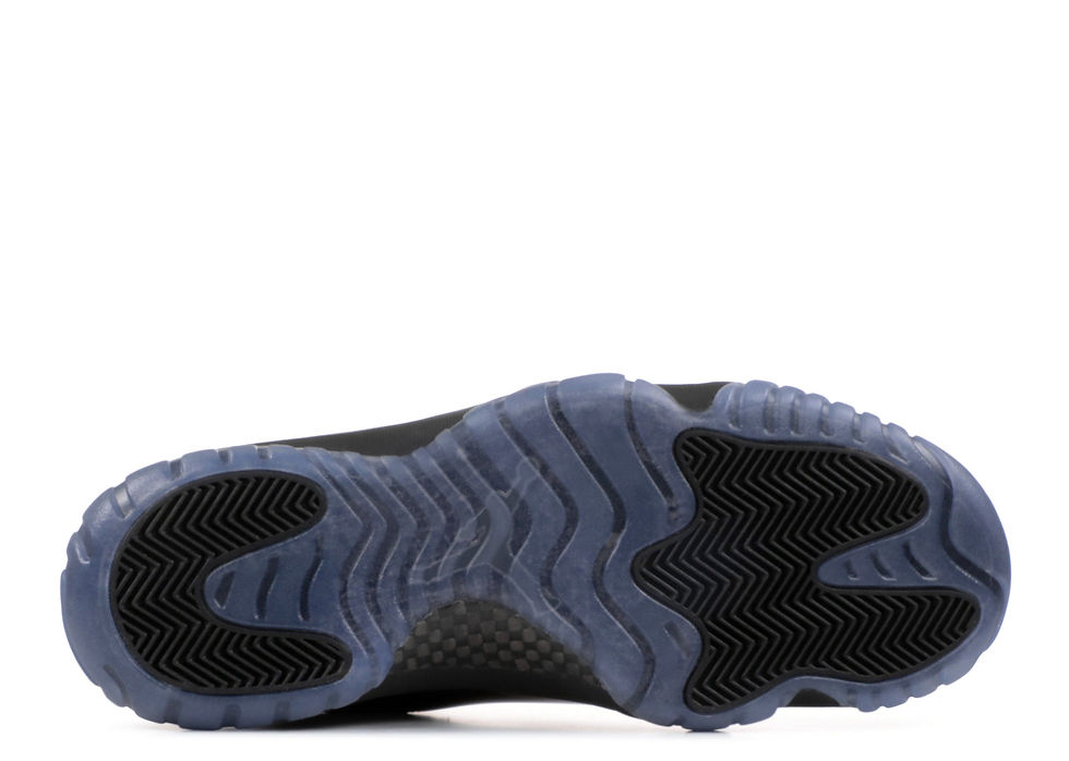 Thumbnail: Nike Air Jordan 11 Retro "Cap and Gown"