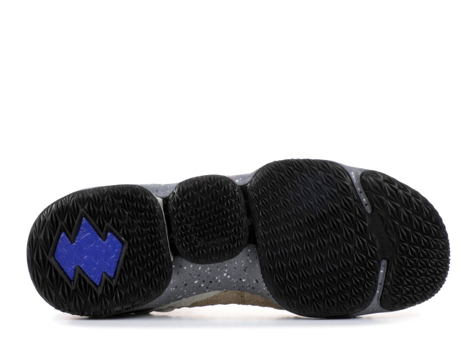 Thumbnail: Nike LeBron 15 "Mowabb"