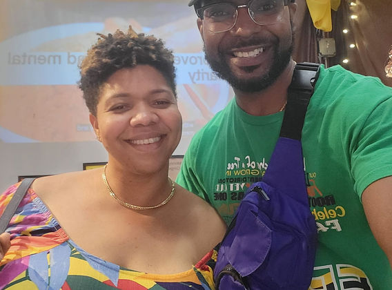 Endless Life Teas Customers at the Farmers Market