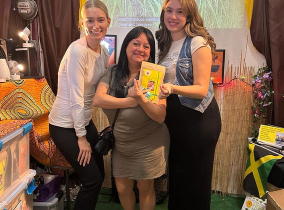 Endless Life Teas Customers at the Farmers Market