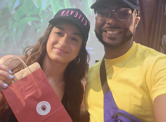 Endless Life Teas Customers at the Farmers Market