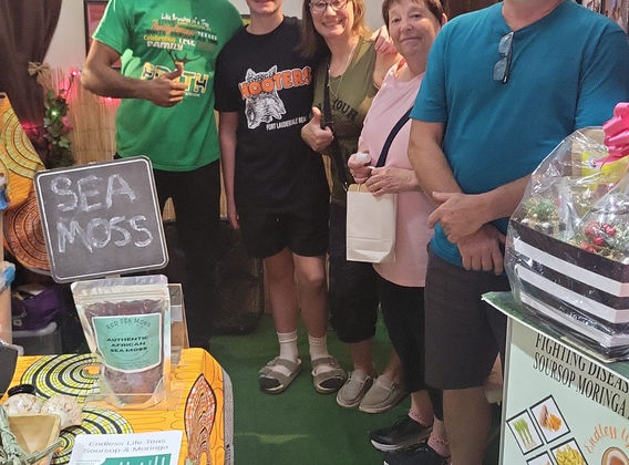 Endless Life Teas Customers at the Farmers Market