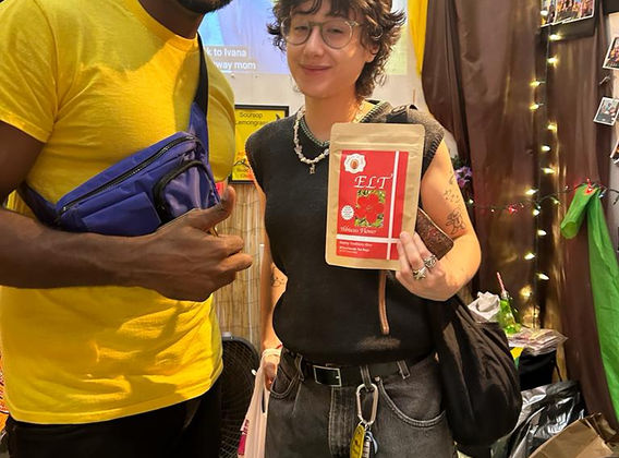 Endless Life Teas Customers at the Farmers Market