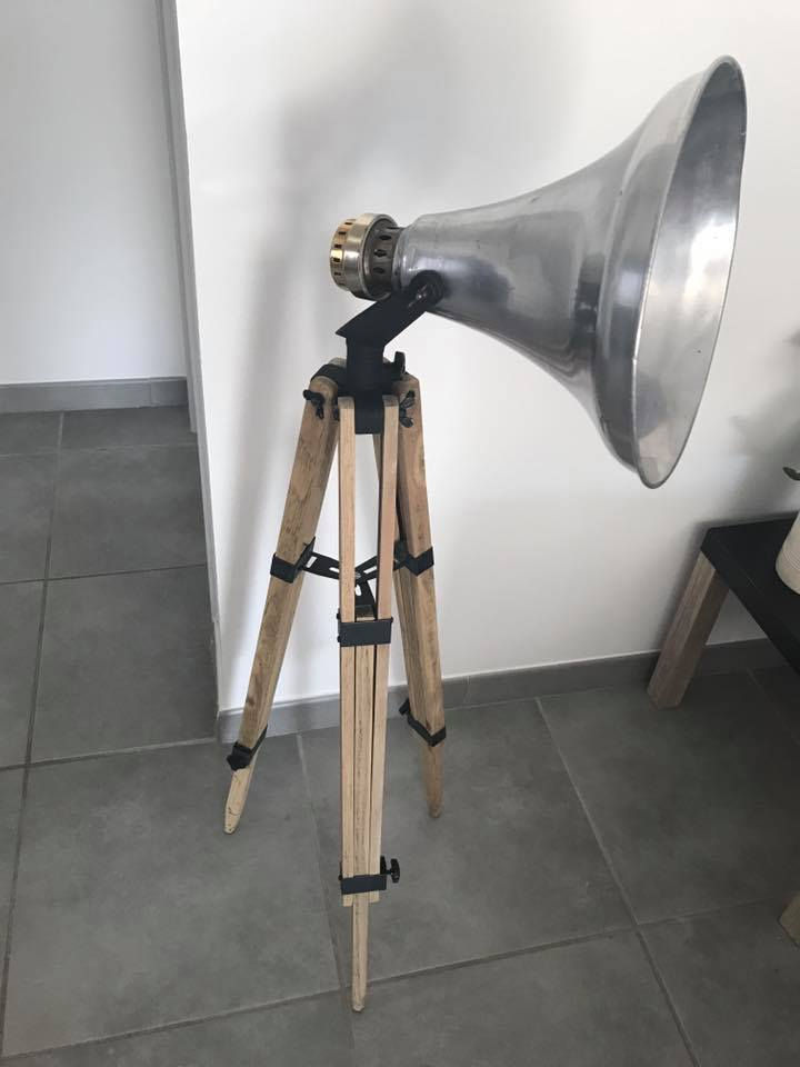Lampadaire trépied rénové