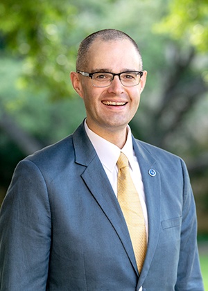 Dr. Travis Kerns