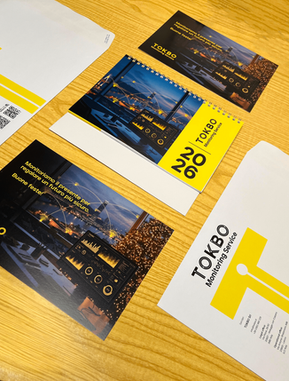 Campagna di marketing natalizia che prevede l'invio di auguri e calendari personalizzati.