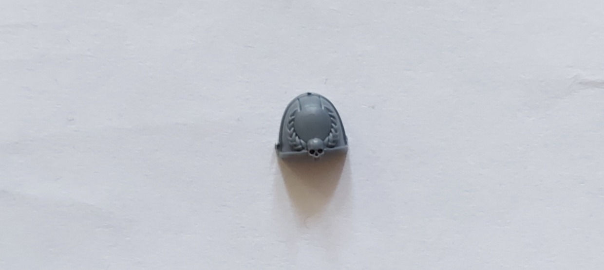 Ravenwing Command Squad Shoulder Pad C