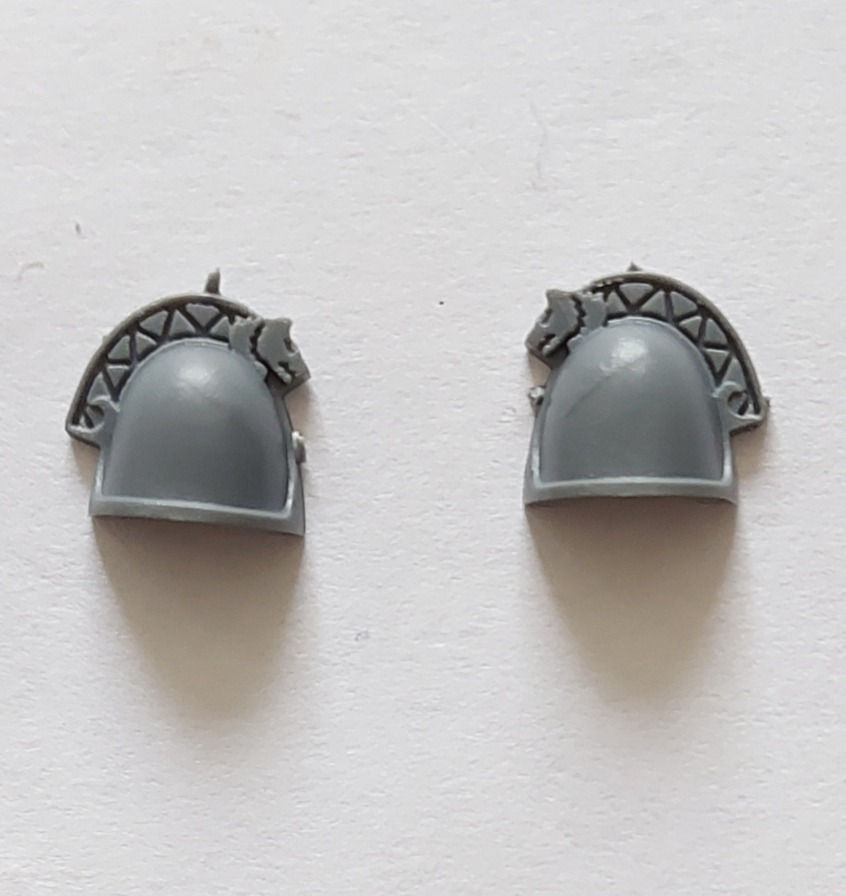 Grey Hunters Shoulder Pads Pair B