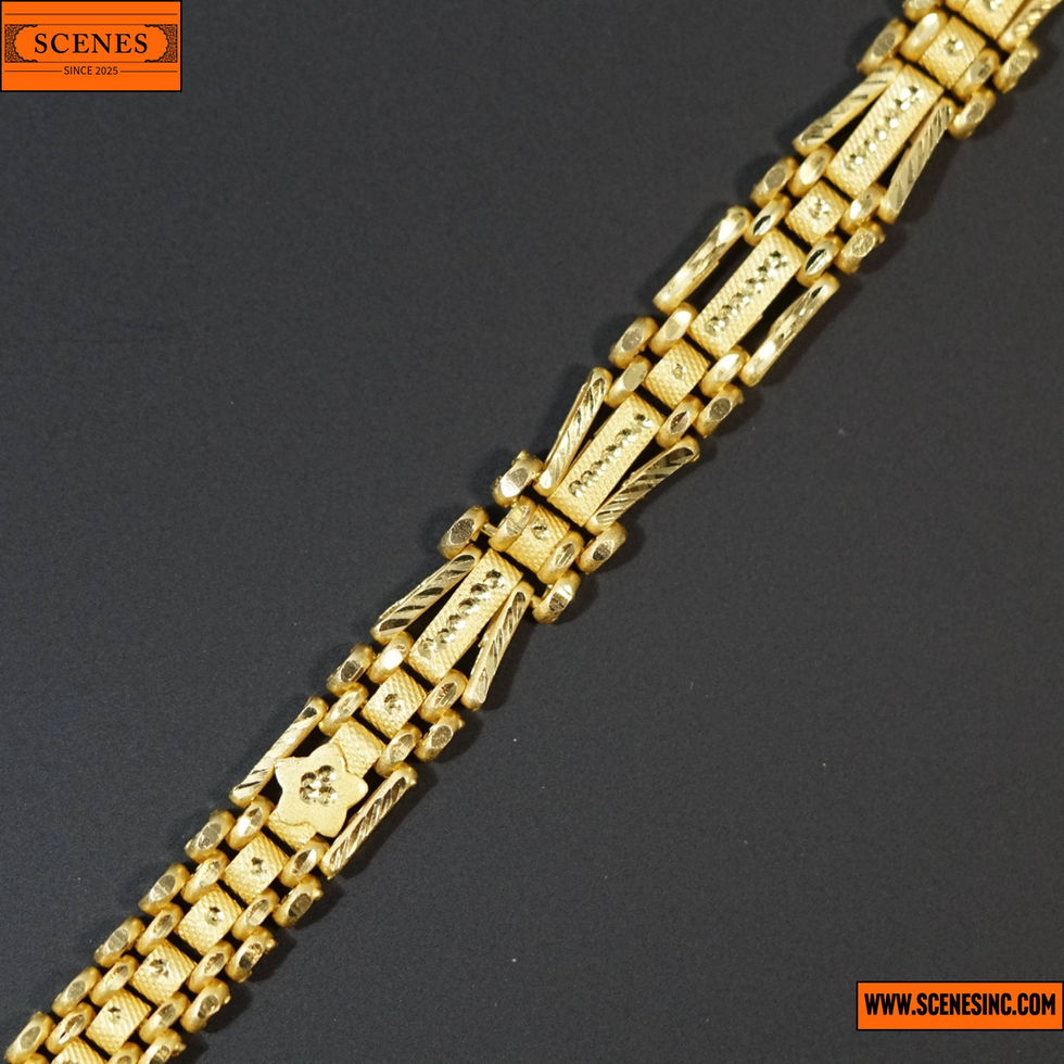 diagonal macro view of Contemporary Bracelet 1