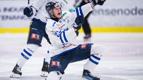 Albin Eriksson jubler på kne etter scoring i BIK Karlskoga-drakt