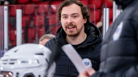 Dette er Mangleruds nye trener: – Vi skal ikke være et lag som bare dumper pucken og spiller «safe»