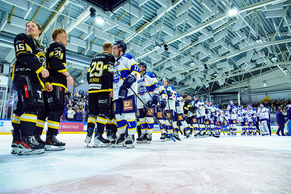 Ringerike og Gjøvik takker hverandre for kampen etter siste match i sluttspillet