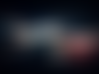 Abstraktes digitales Leadership-Artwork als visuelle Metapher für ein Strategie-Gespräch: klar geschichtete, geometrische Strukturen, fließende Datenströme und gezielte Akzente im Brandingrot stehen für Fokus, Entscheidungsstärke und strategische Klarheit, der Übergang von fragmentierter Komplexität zu geordneter Struktur vermittelt ein modernes, hochwertiges Führungs-Operating-System im Corporate-Design.