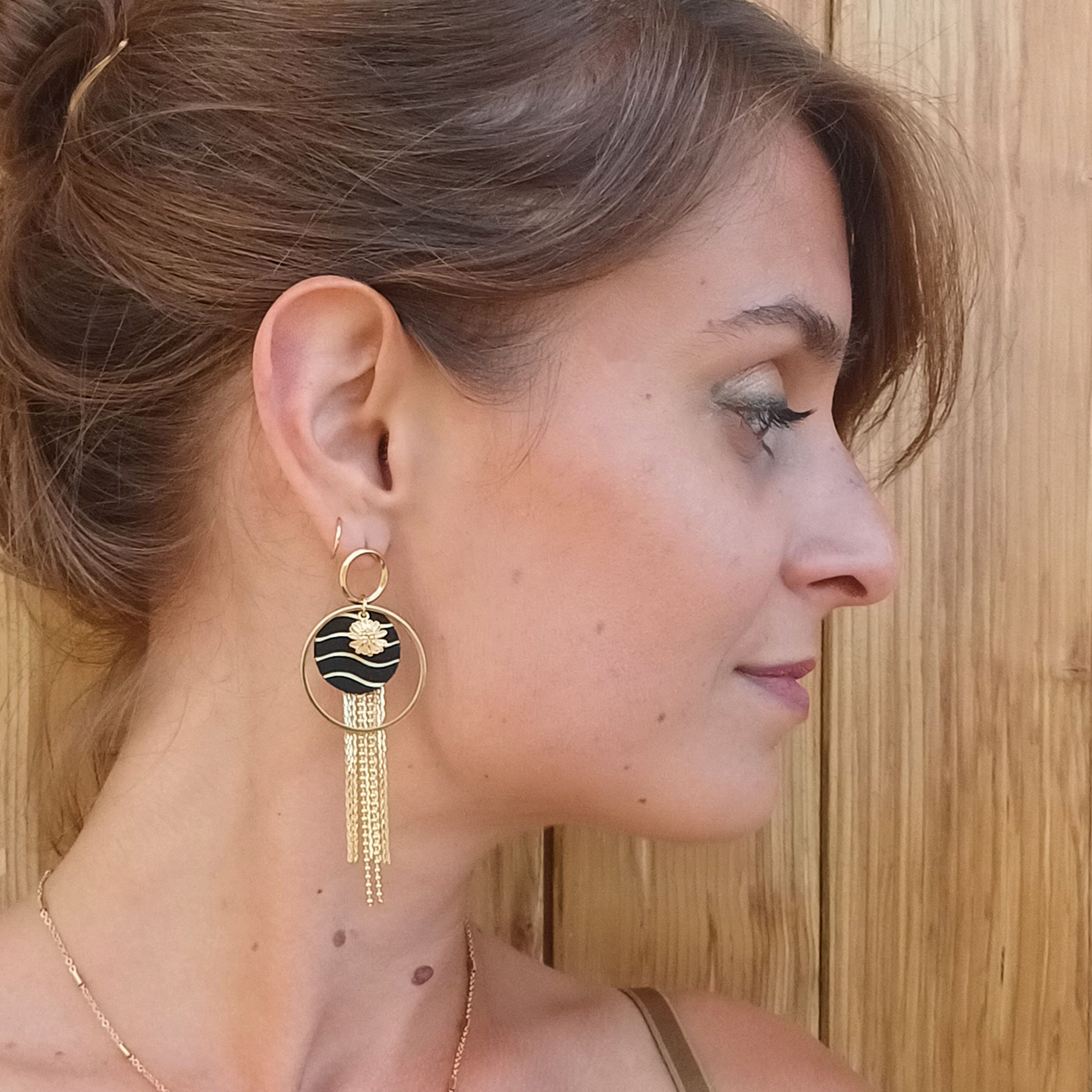 Boucles d'oreilles Fleurs Noir Ondulations dorées