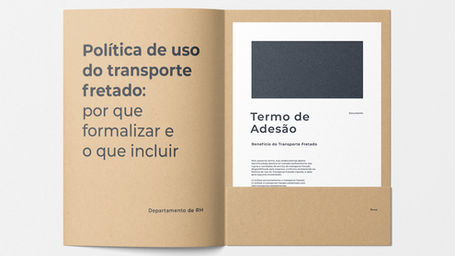 Uma pasta com o termo de adesão da política do transporte fretado