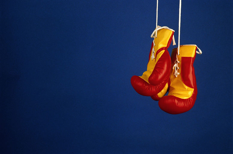 Luvas de boxe penduradas