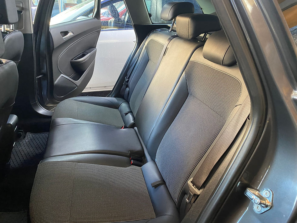 Miniatura: Opel Astra 2.0  CDTI Sports Tourer Cosmo 